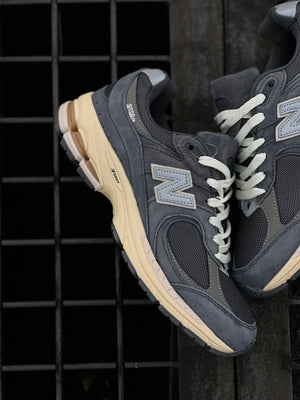 New Balance 2002R / Dark grey
