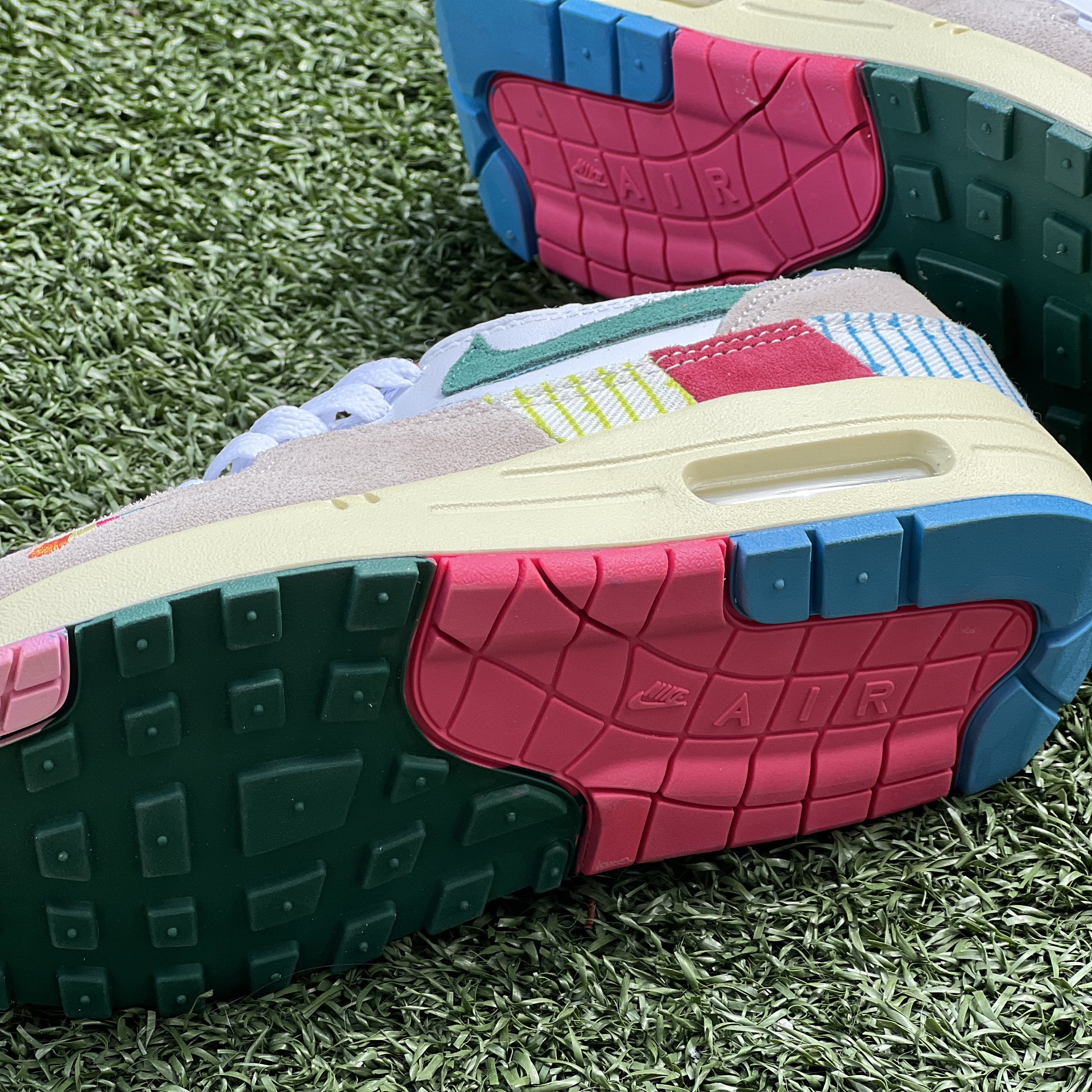 Nike Air Max / All Petals United