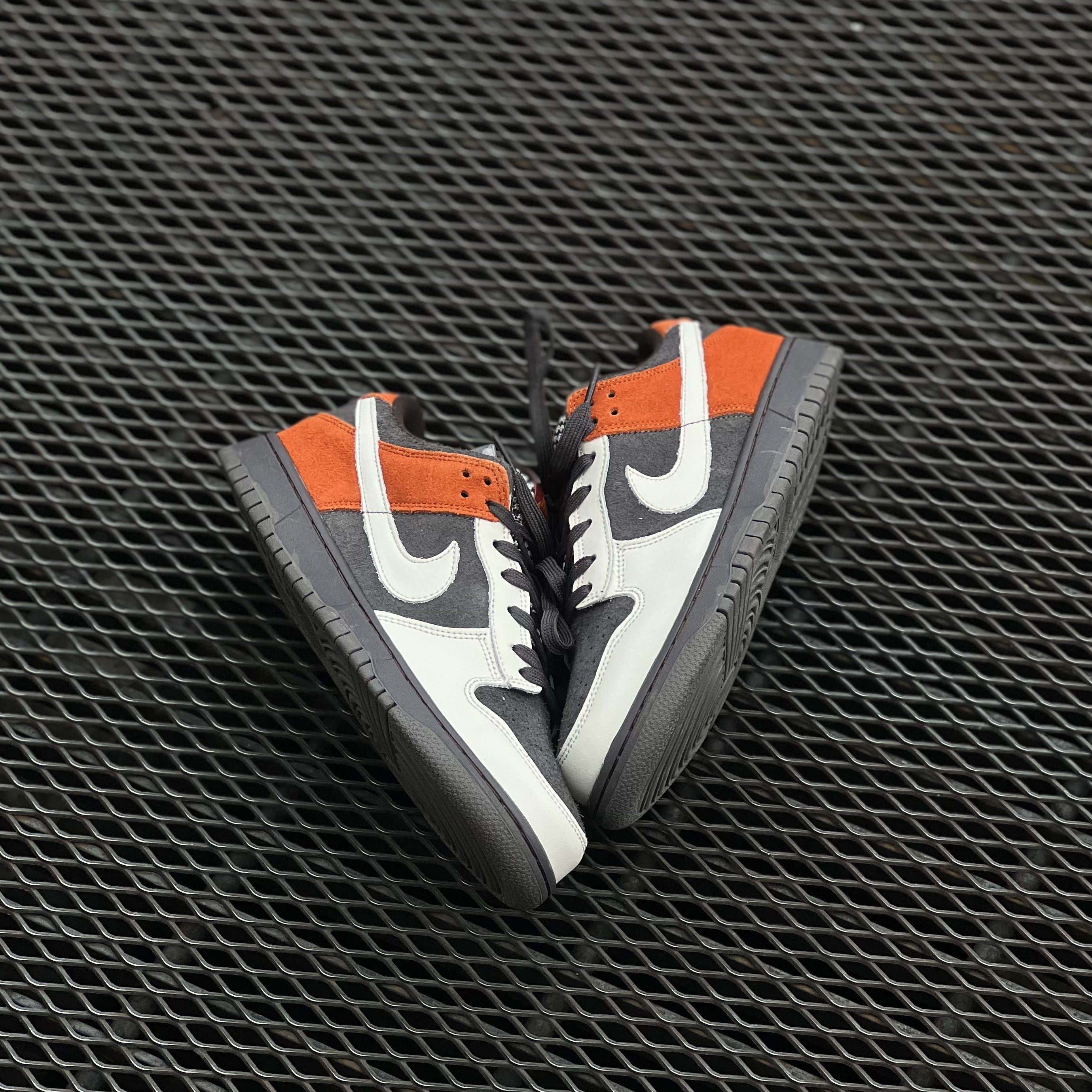 NIKE DUNK / Velvet Brown and Rugged Orange - Low