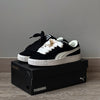 PUMA PLEASURES / BLACK