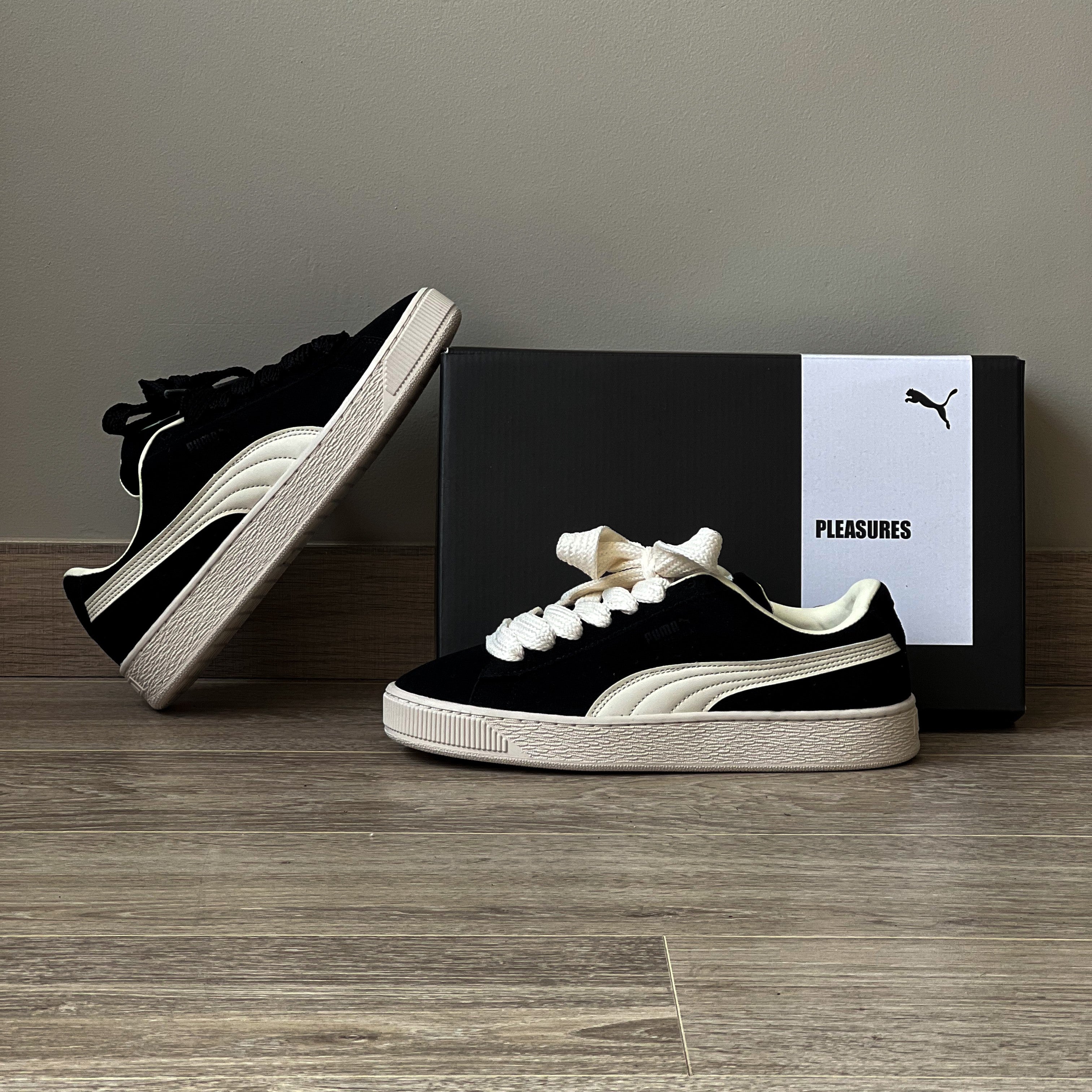 PUMA PLEASURES / BLACK
