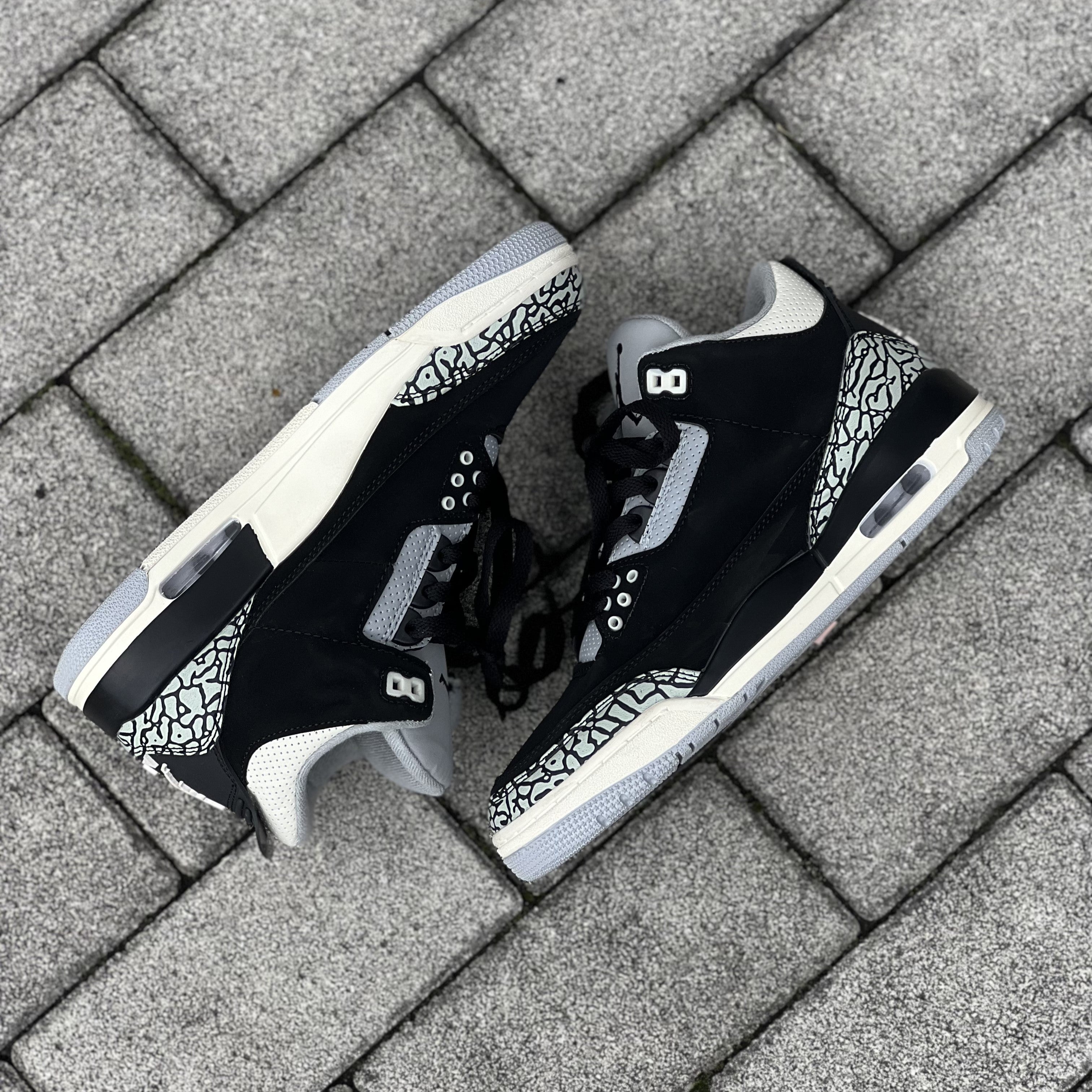 Air Jordan III / Off Noir