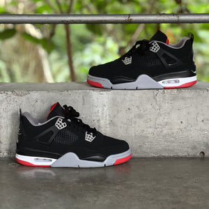 Air Jordan IV / Black Bred