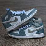 Air Jordan I / Hyper Royal - Mid