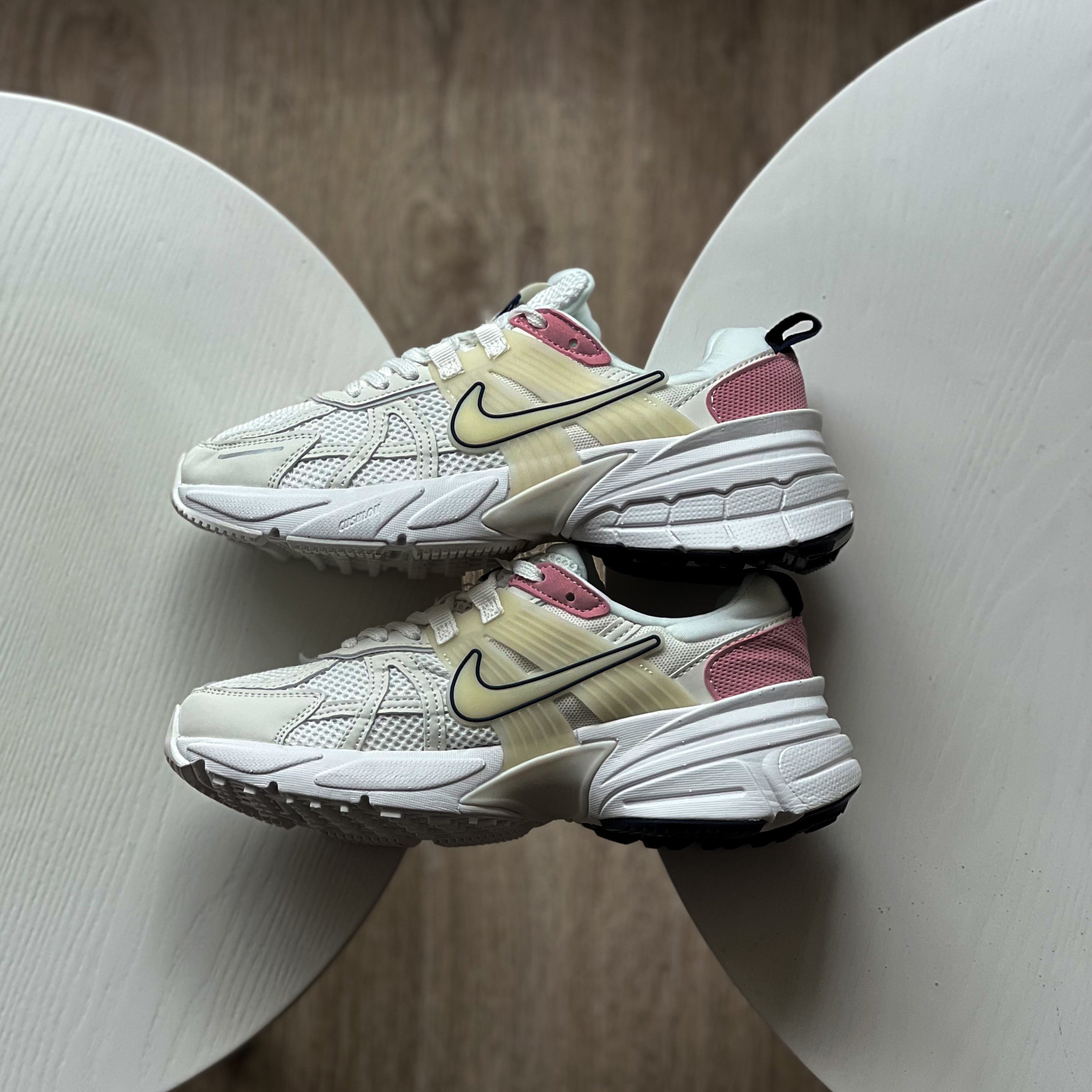 NIKE V2K RUN / White Pink