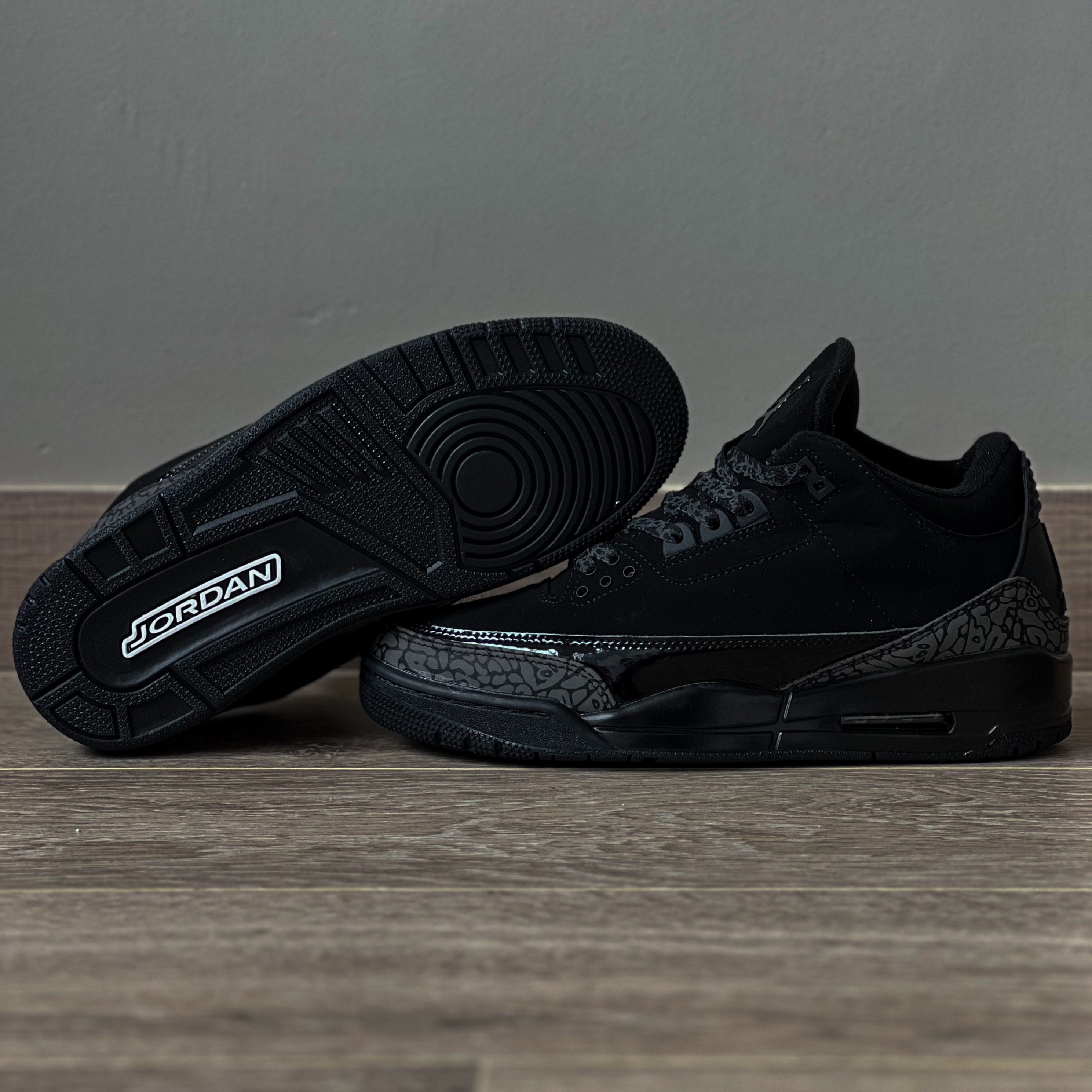 Air Jordan III / Black Cat