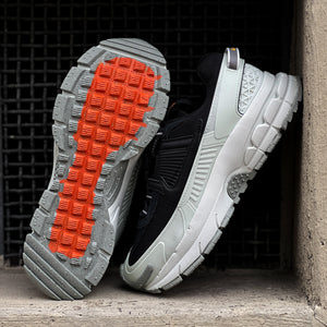 Nike Zoom Vomero 5 Roam / Black - Light Silver