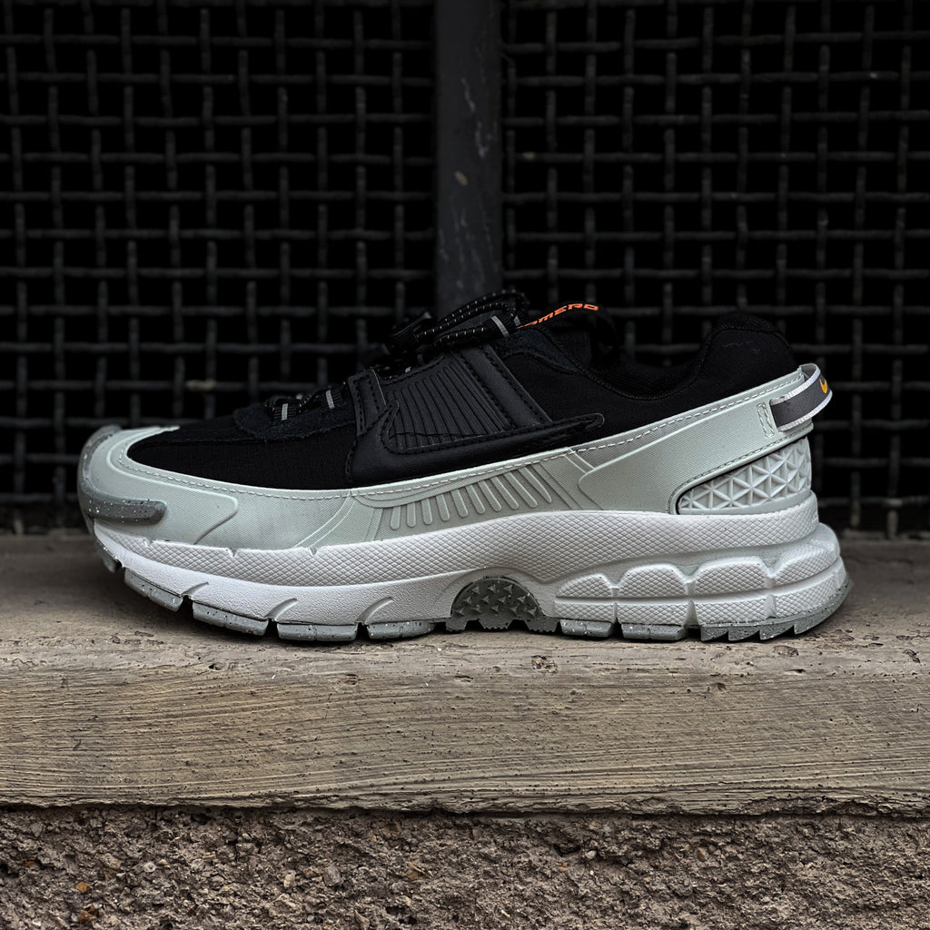 Nike Zoom Vomero 5 Roam / Black - Light Silver