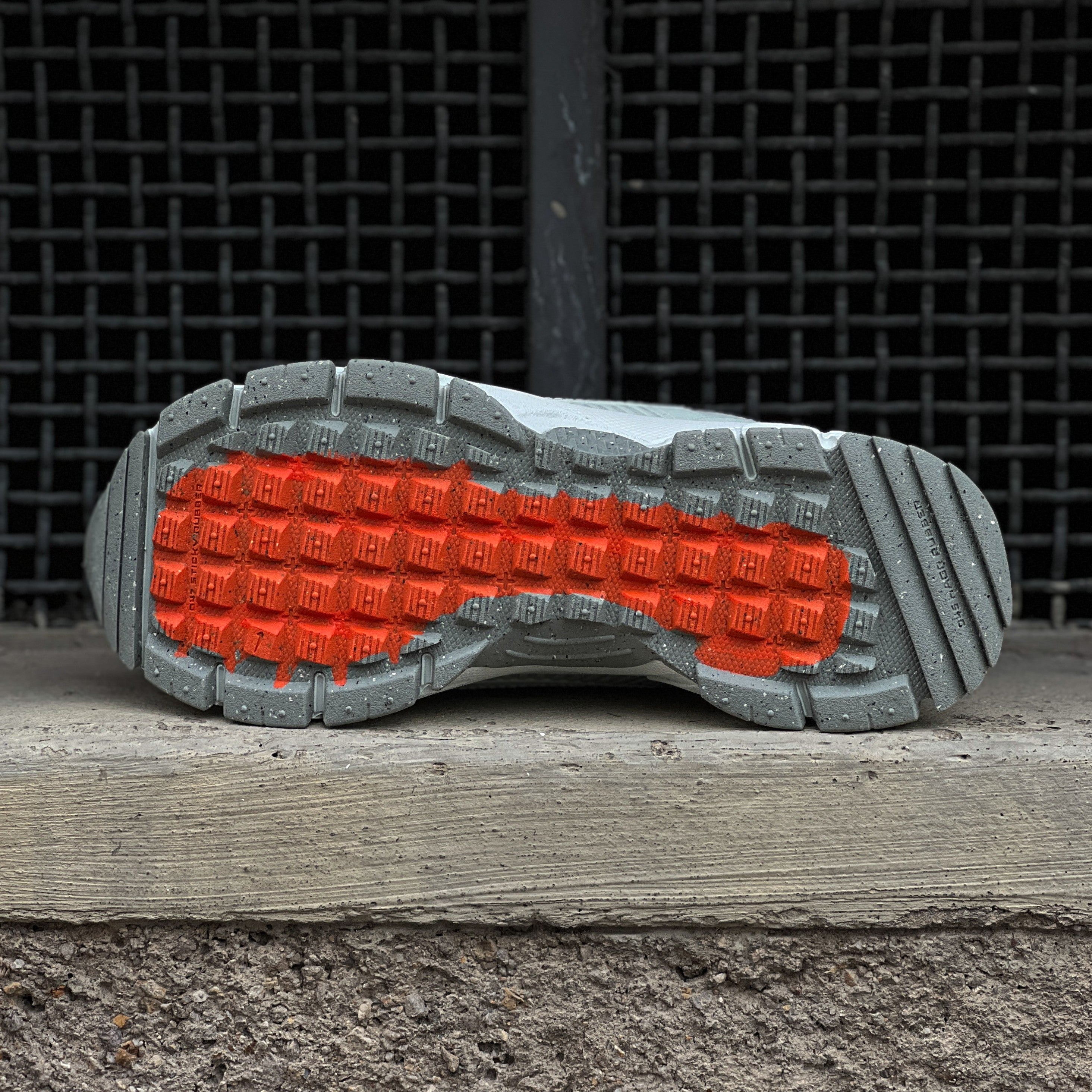 Nike Zoom Vomero 5 Roam / Black - Light Silver