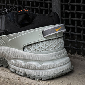 Nike Zoom Vomero 5 Roam / Black - Light Silver