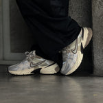 NIKE V2K RUN / Ligth Orewood