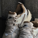 NIKE V2K RUN / Ligth Orewood