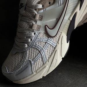 NIKE V2K RUN / Ligth Orewood