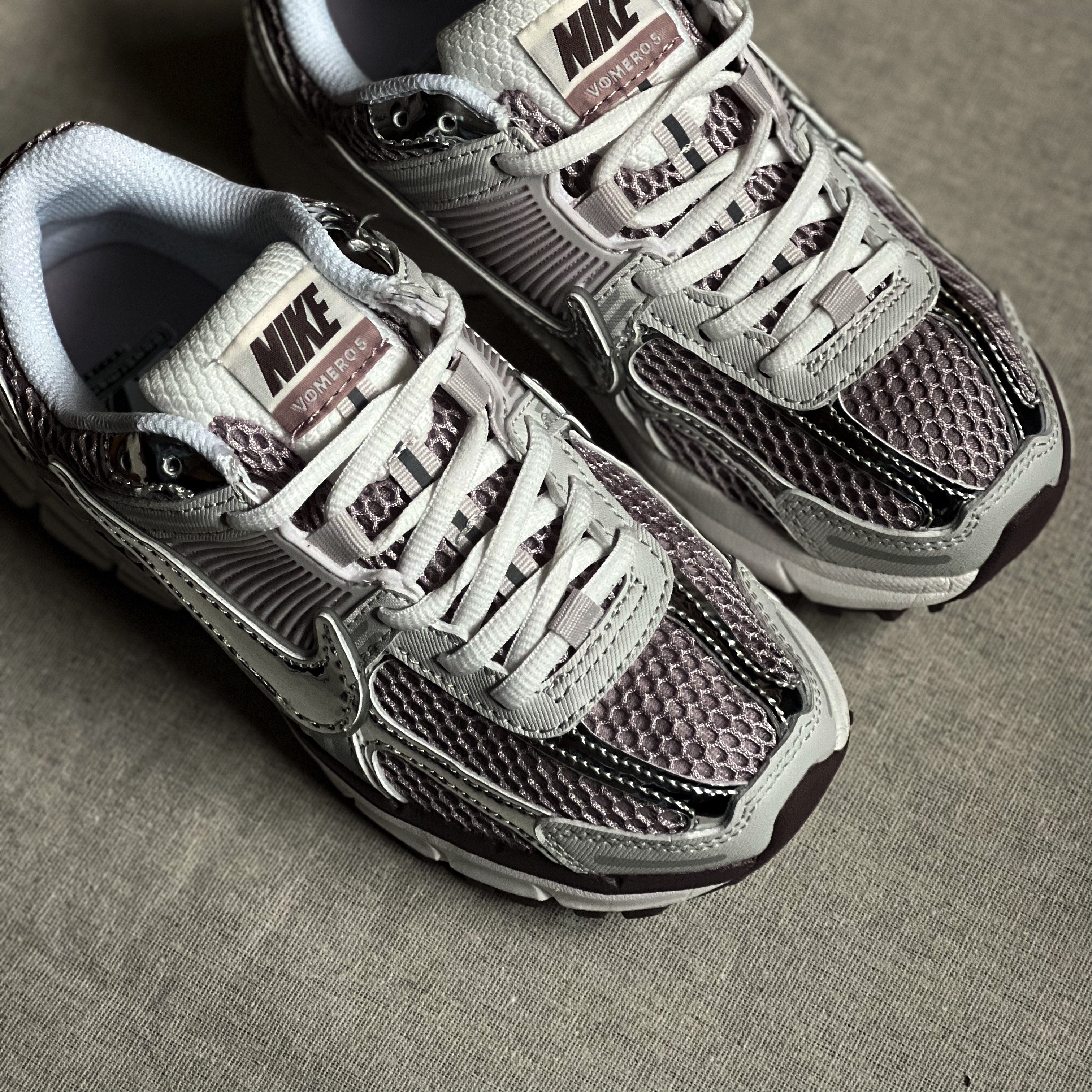 Nike Zoom Vomero 5 / Metallic Purple
