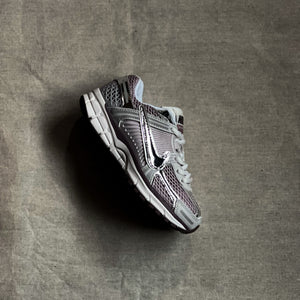 Nike Zoom Vomero 5 / Metallic Purple