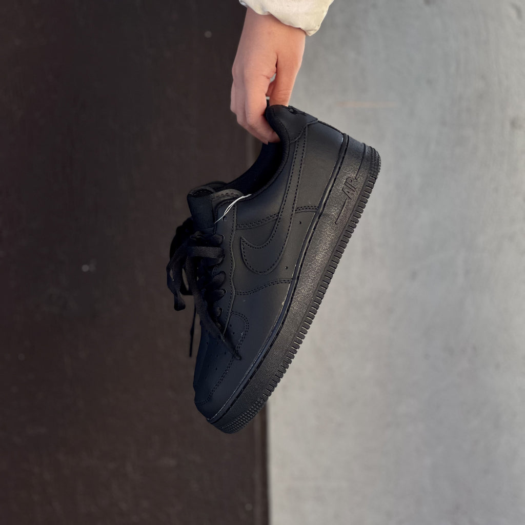 Nike Air Force 1 / Classic Black