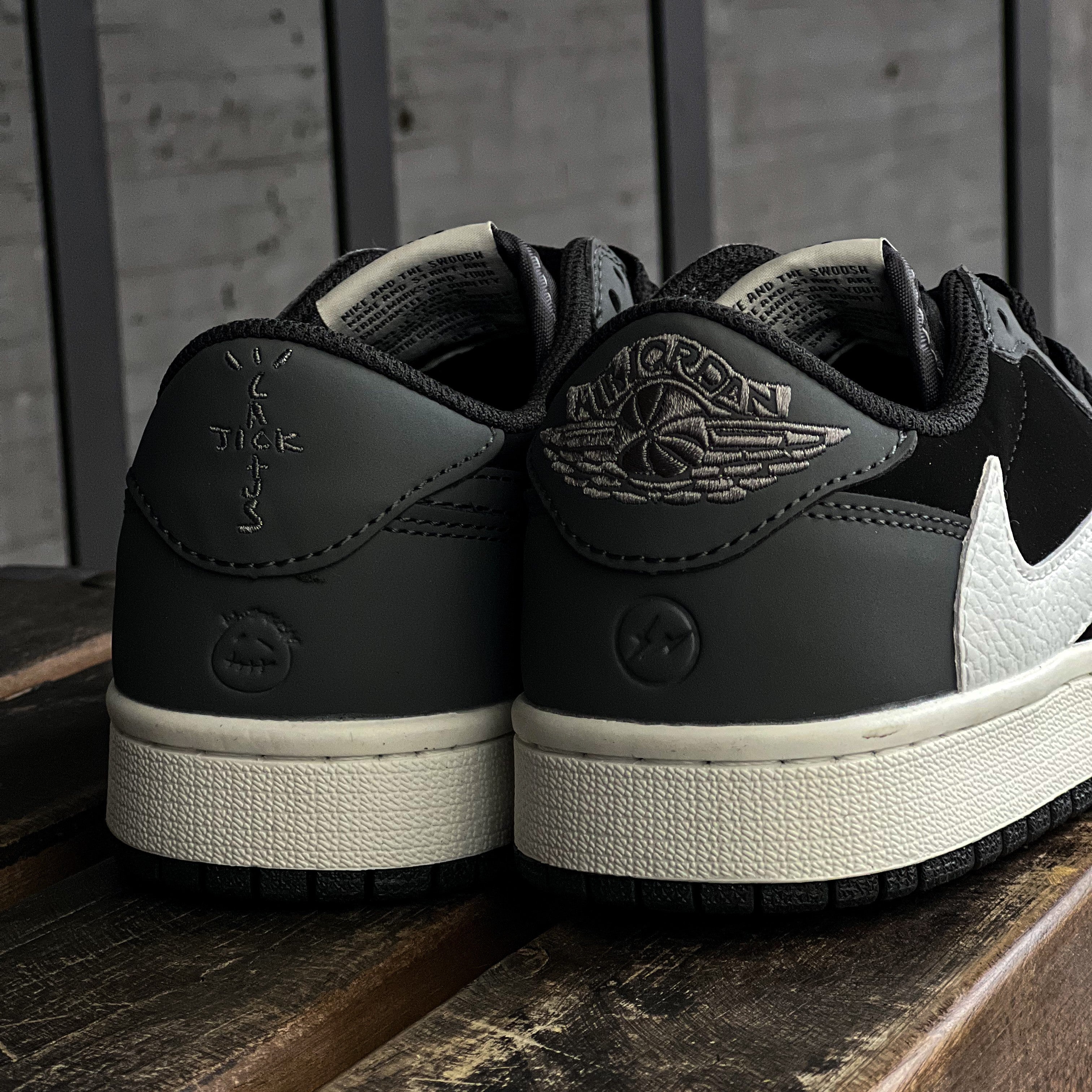 Air Jordan 1 / Travis Scott Low