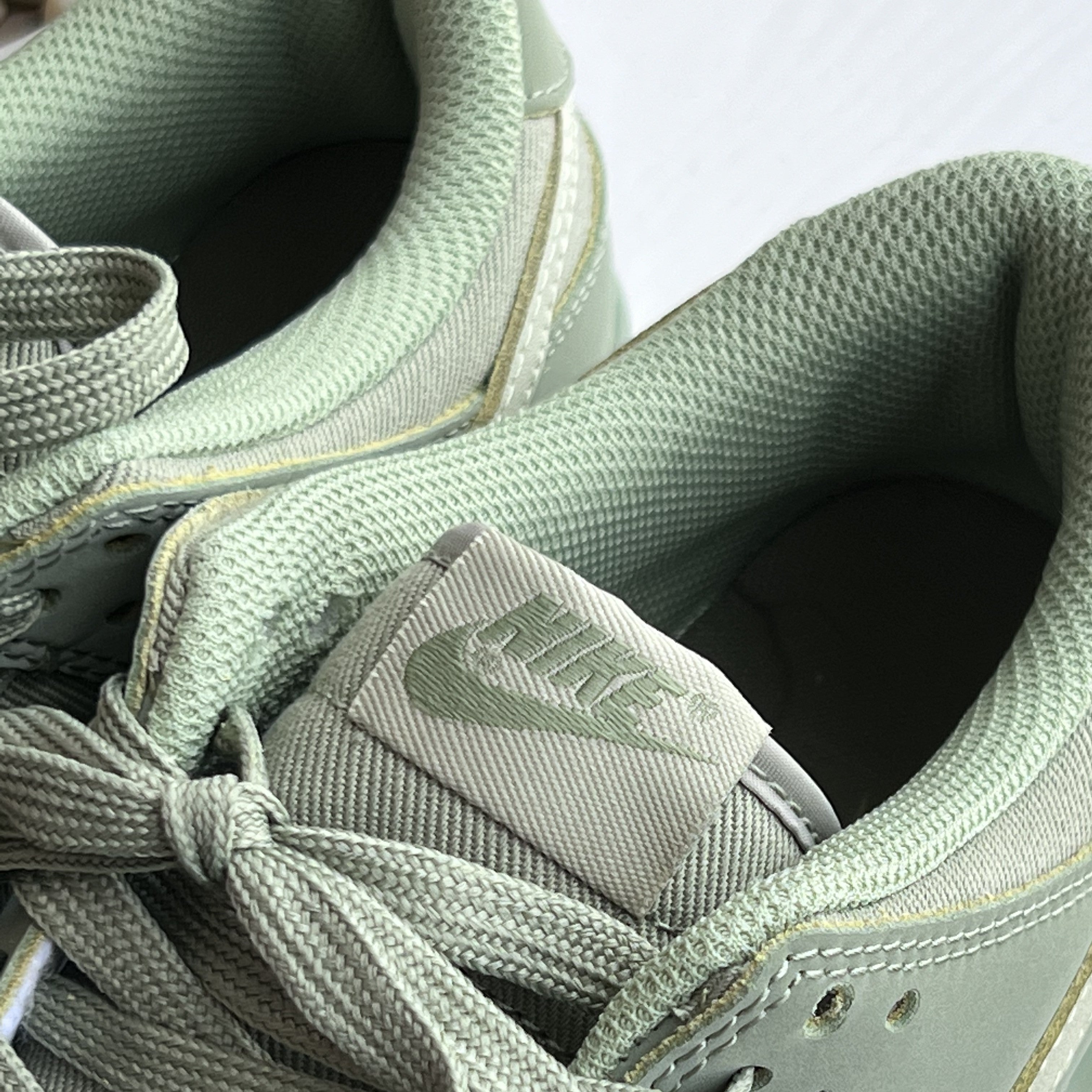 NIKE DUNK / Olive Green Aura - Low