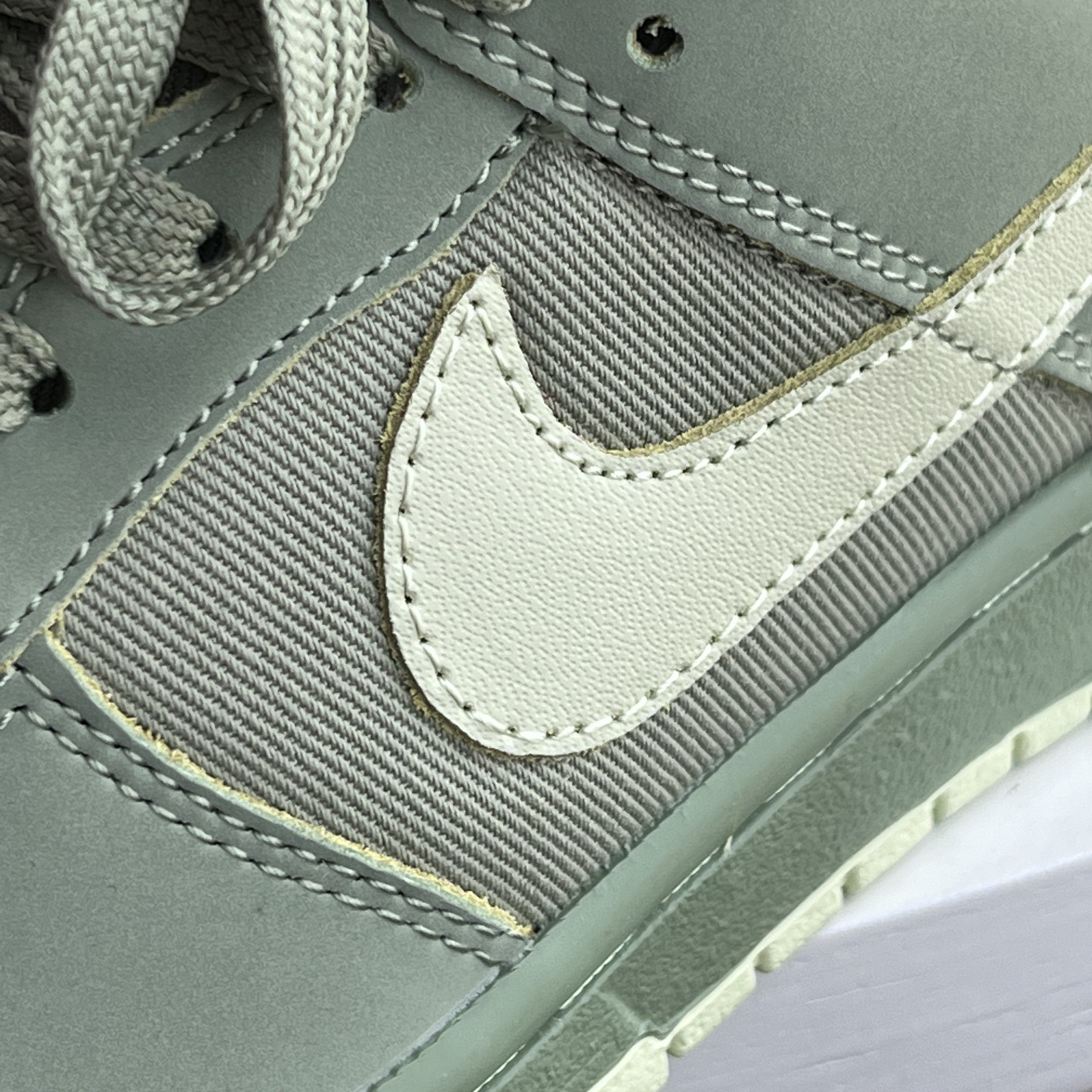 NIKE DUNK / Olive Green Aura - Low