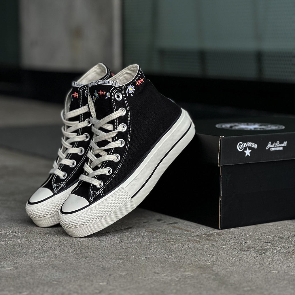 Converse Chuck Taylor All Star / Embroidered Little Flowers