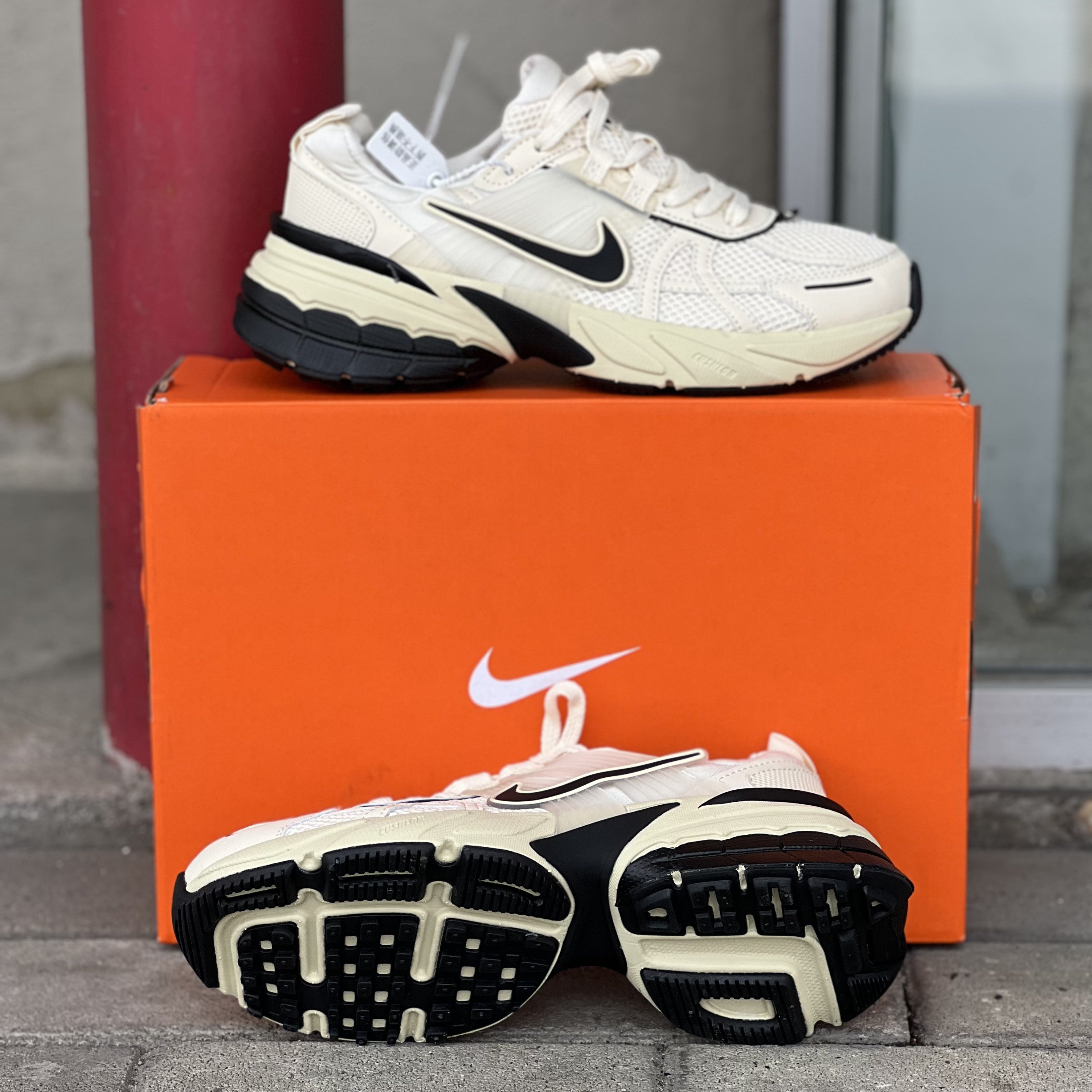 NIKE V2K RUN / W&B