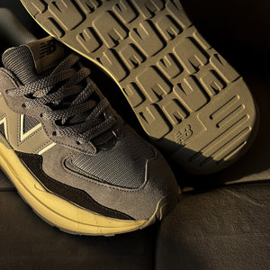 New Balance 57/40 - Black Grey
