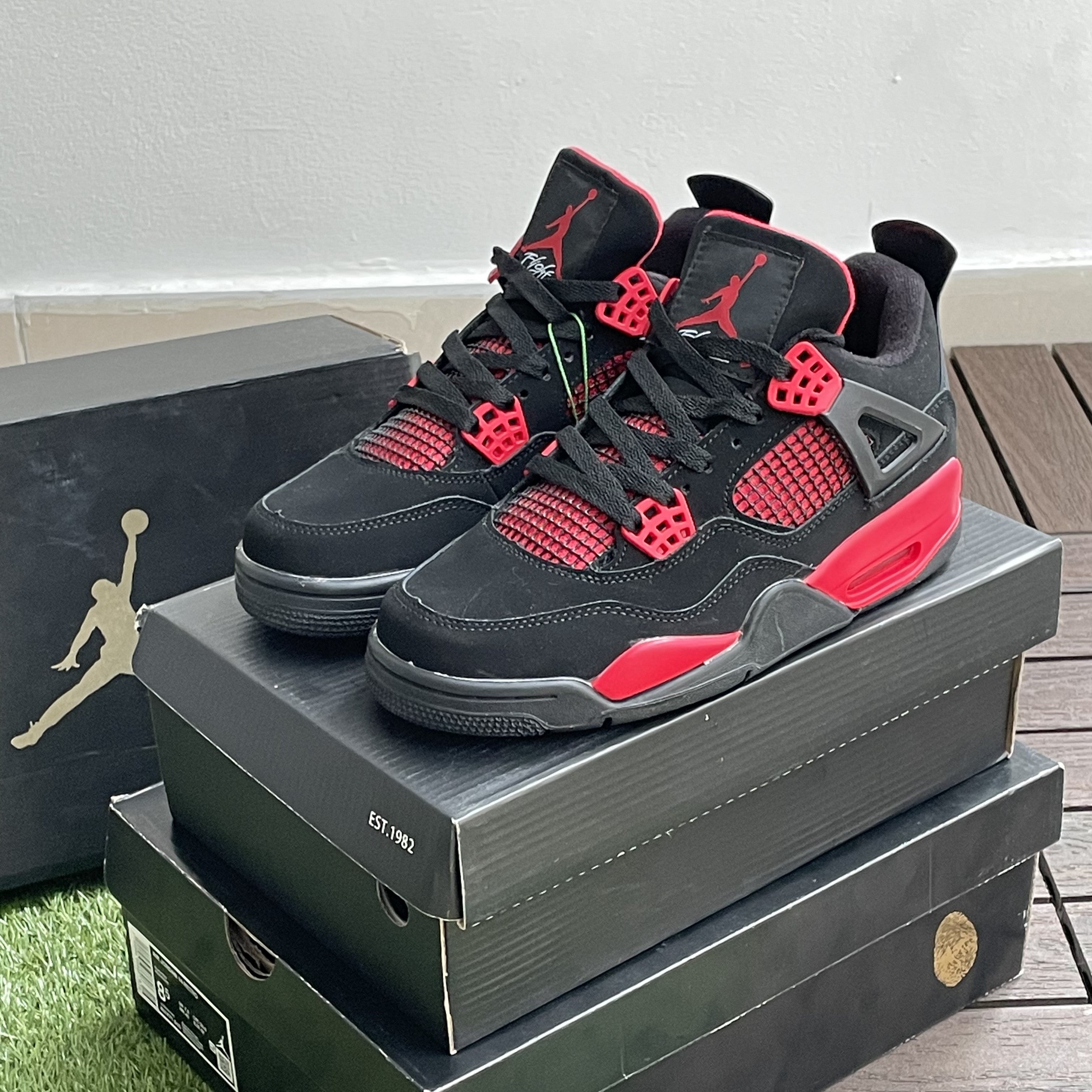 Air Jordan IV / Red Thunder