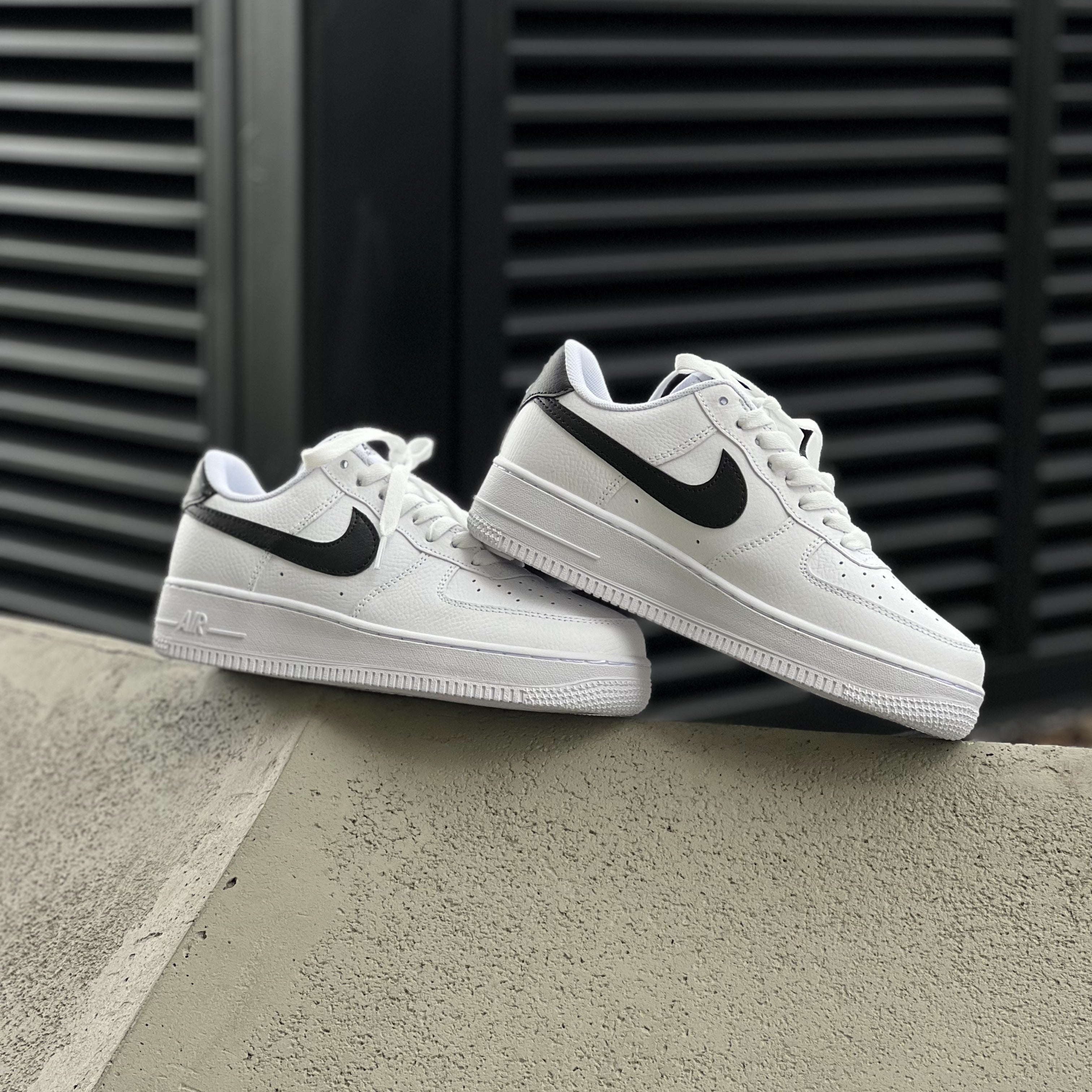Nike Air Force 1 / Black