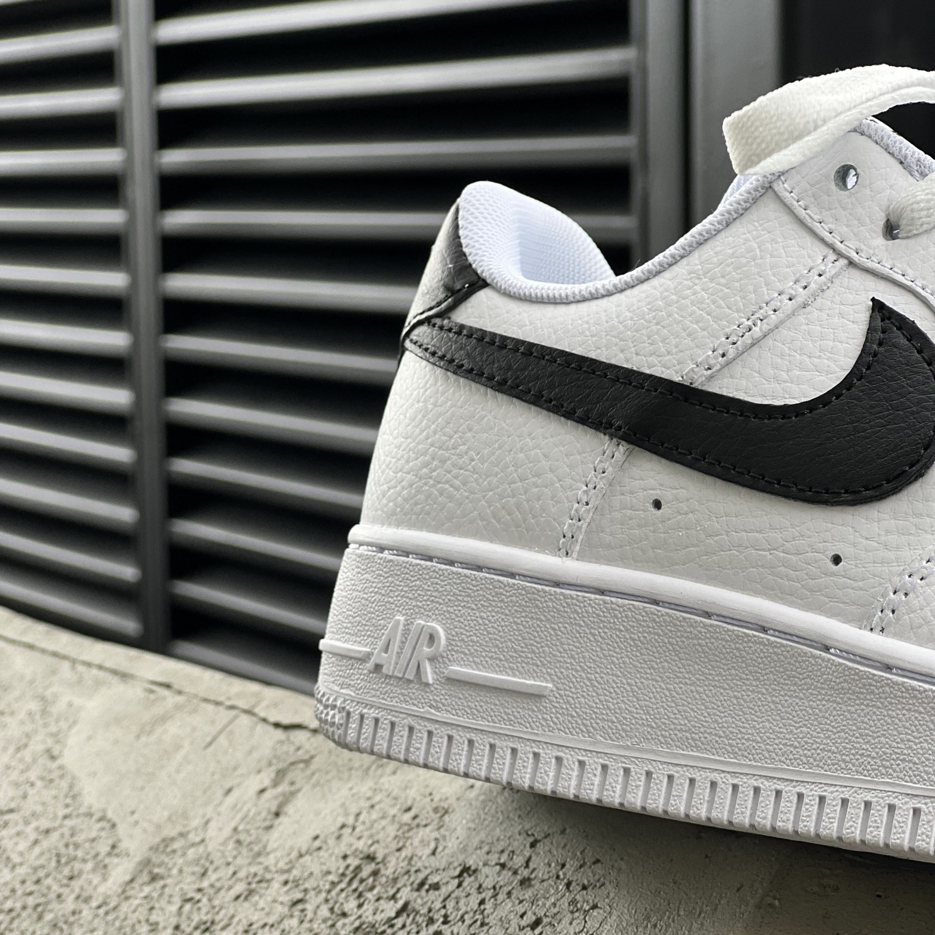 Nike Air Force 1 / Black