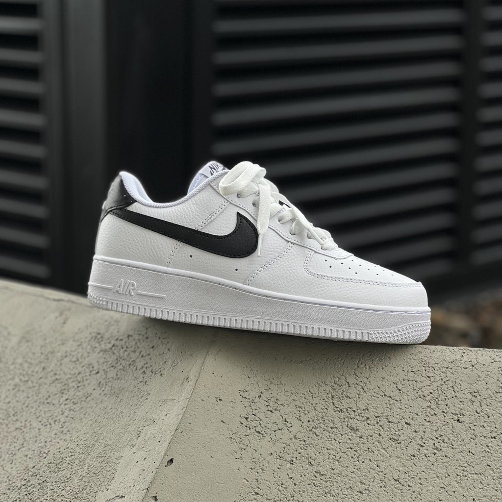 Nike Air Force 1 / Black