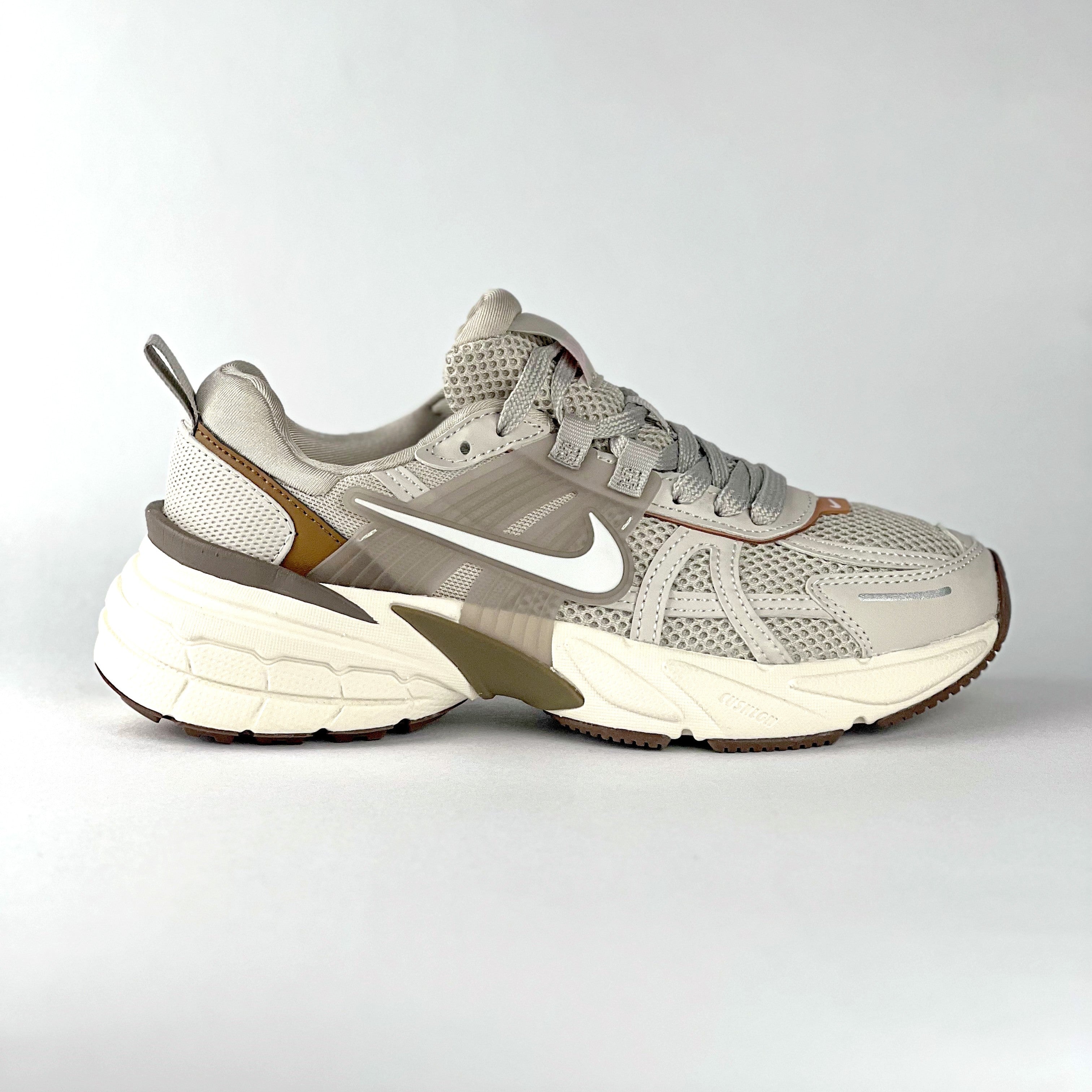 NIKE V2K RUN / GREY SAND - BROWN