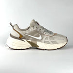 NIKE V2K RUN / GREY SAND - BROWN