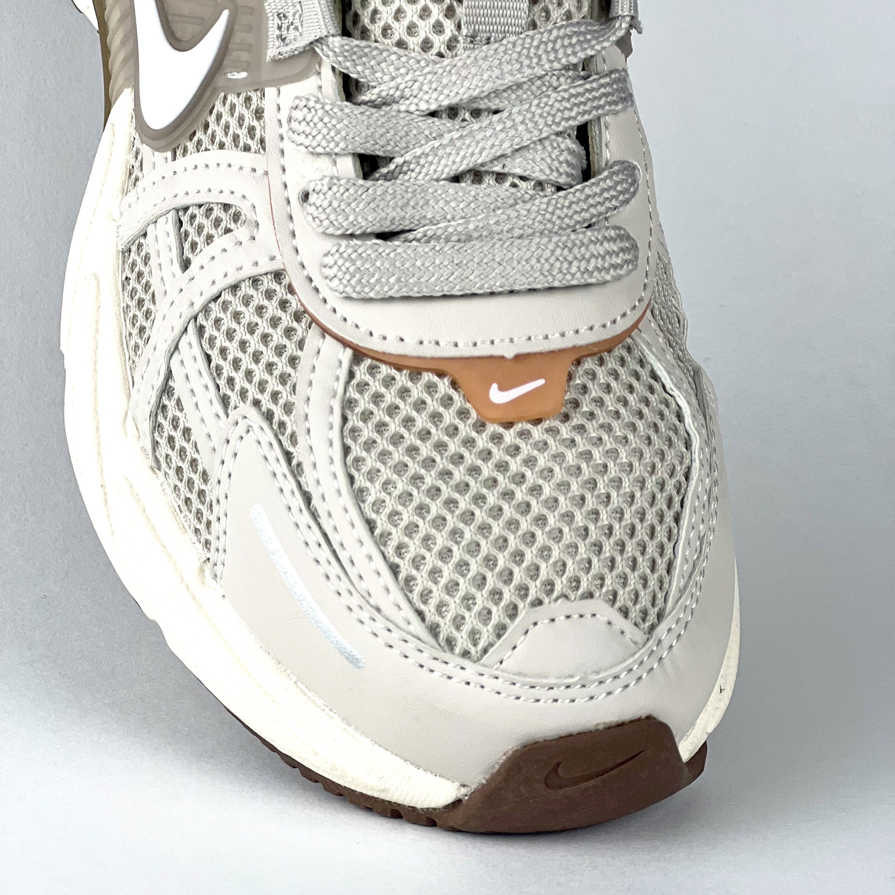 NIKE V2K RUN / GREY SAND - BROWN