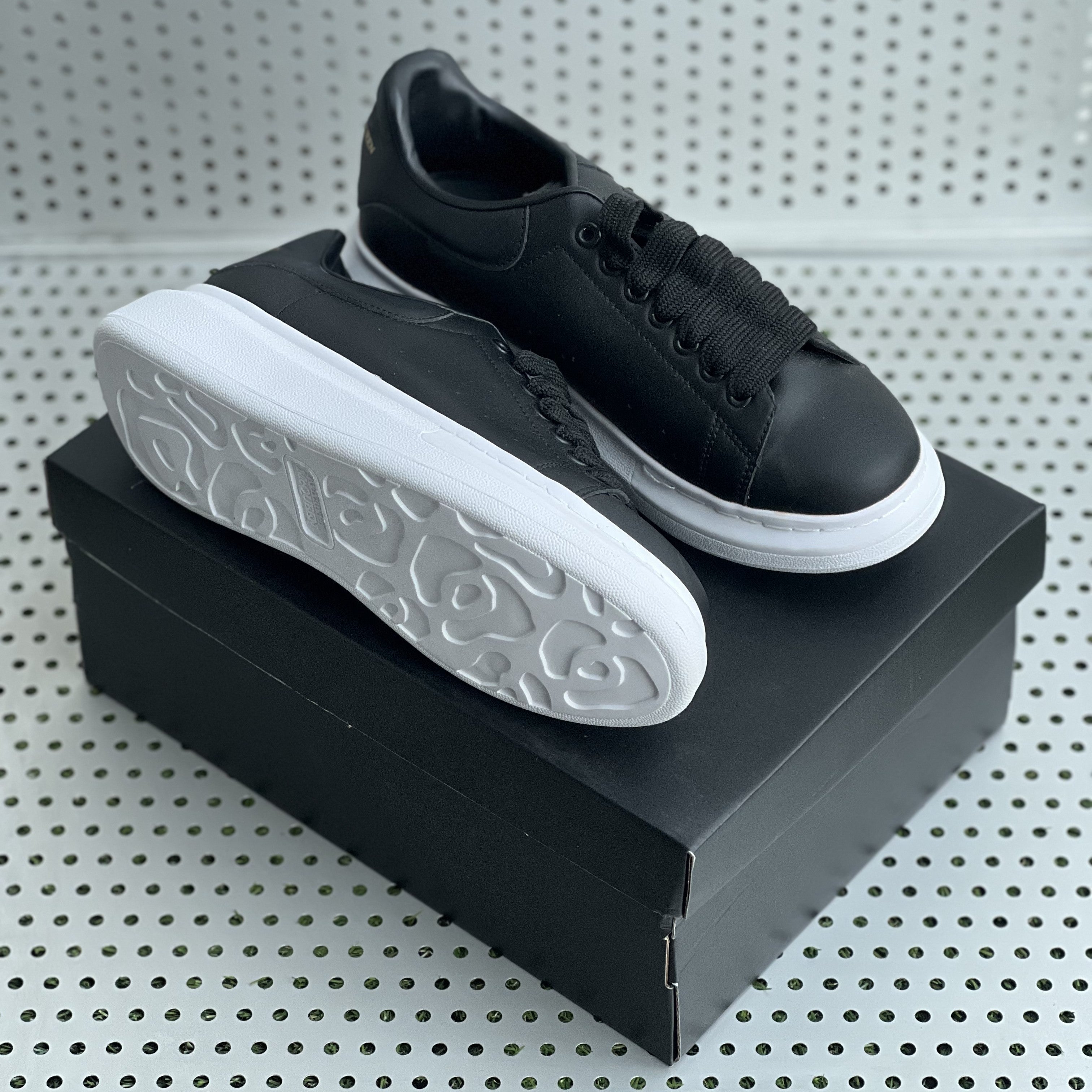 Alexander Mcqeen / Black