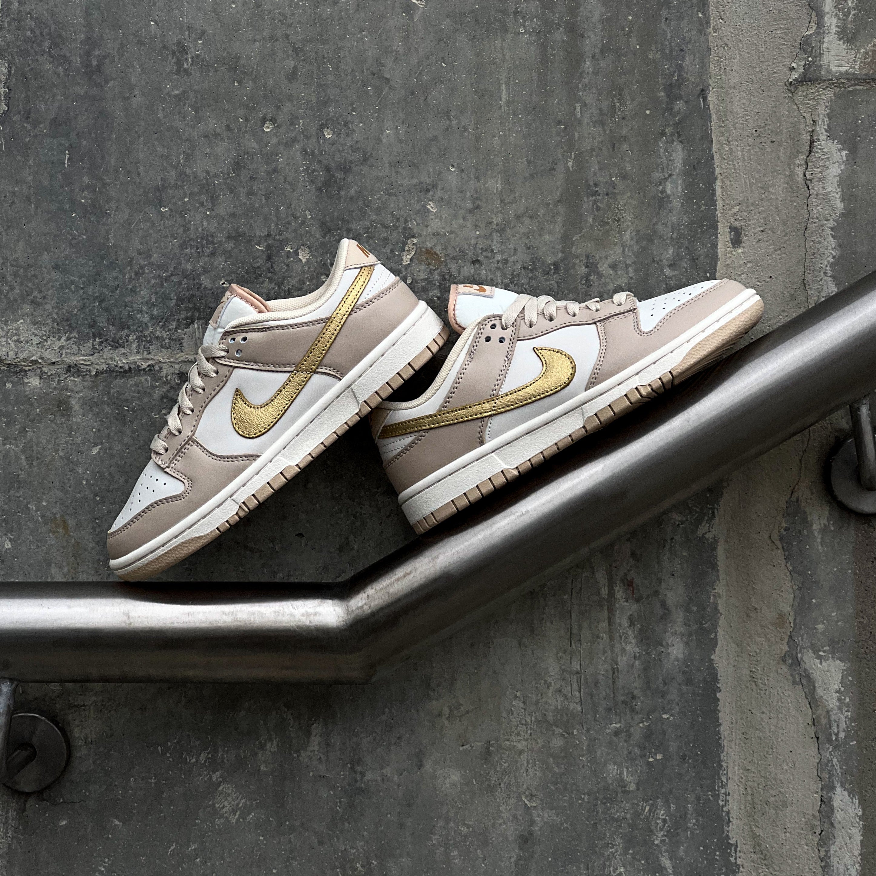 NIKE DUNK / Golden Swoosh - Low
