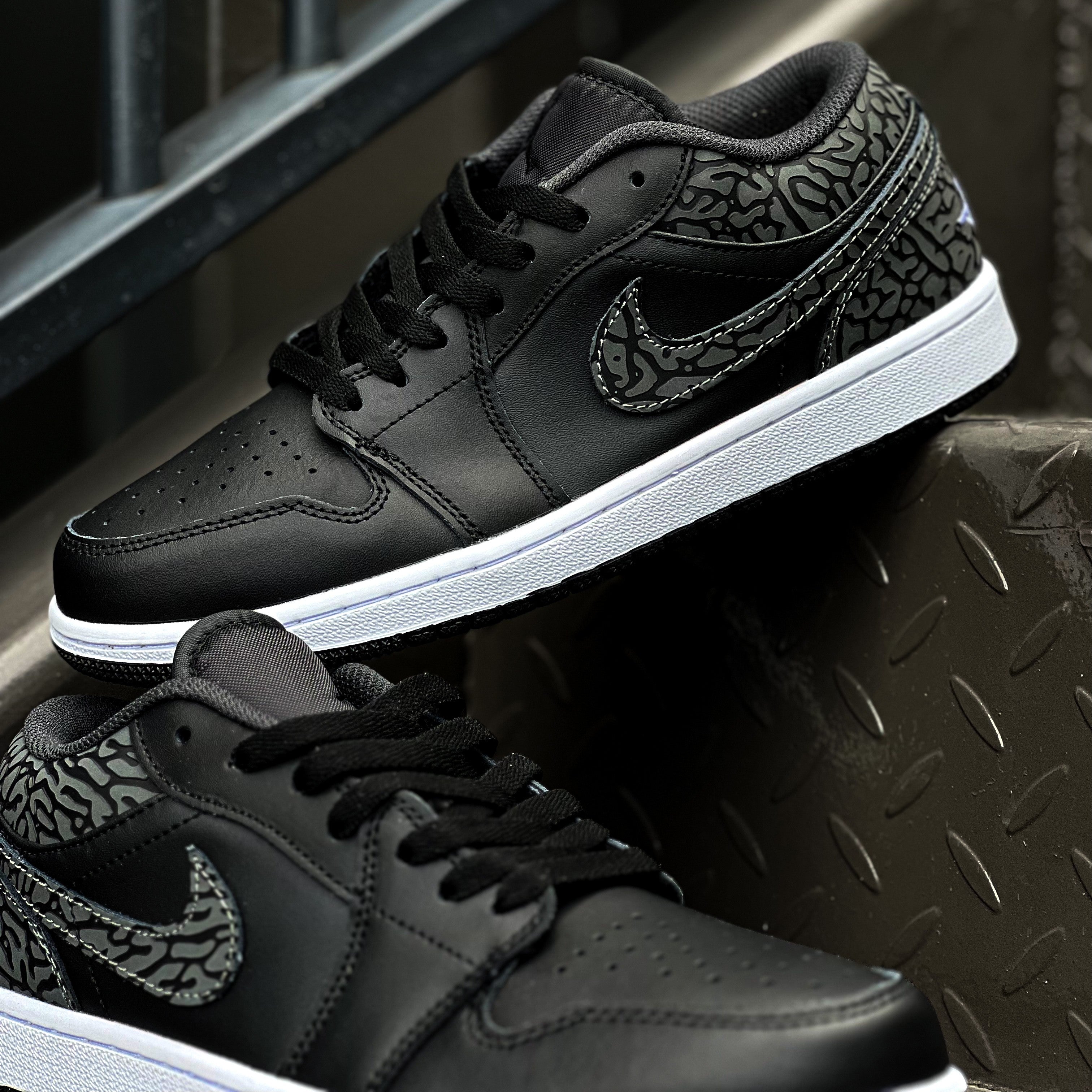 Air Jordan I / Black Cracked - Low