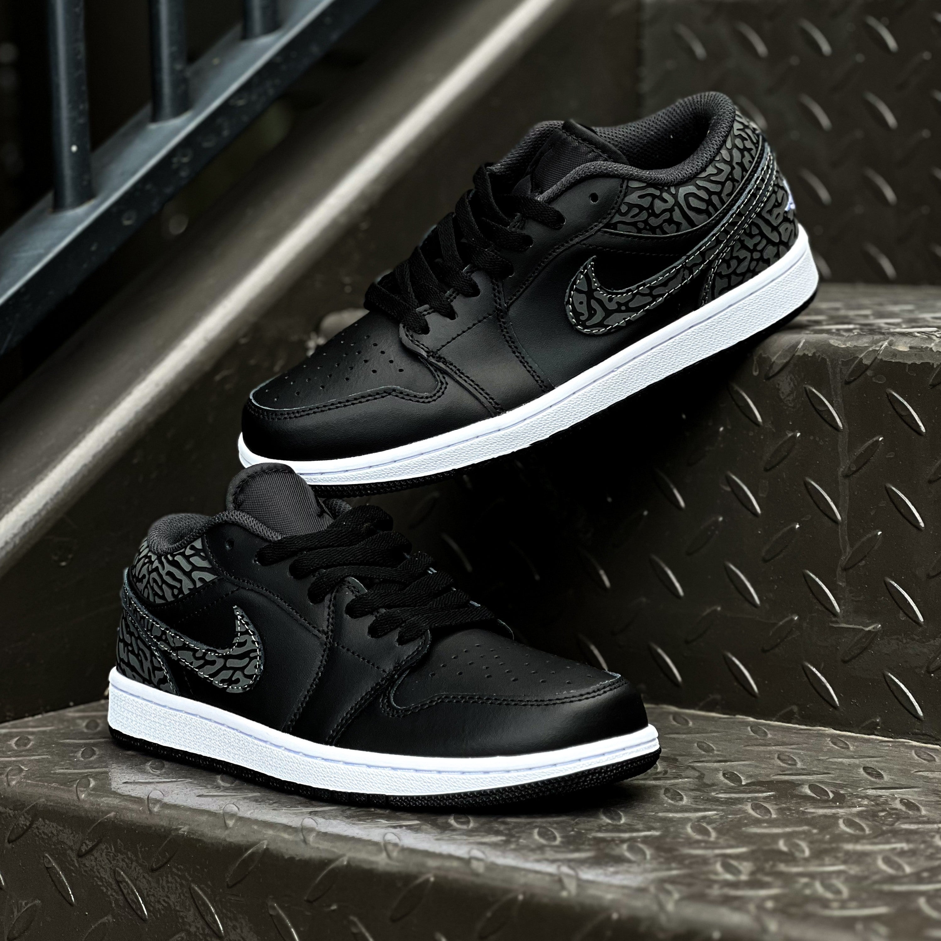 Air Jordan I / Black Cracked - Low