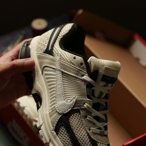 Nike Zoom Vomero 5 / SUPERSONIC