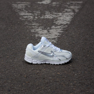 Nike Zoom Vomero 5 / White Silver Metal