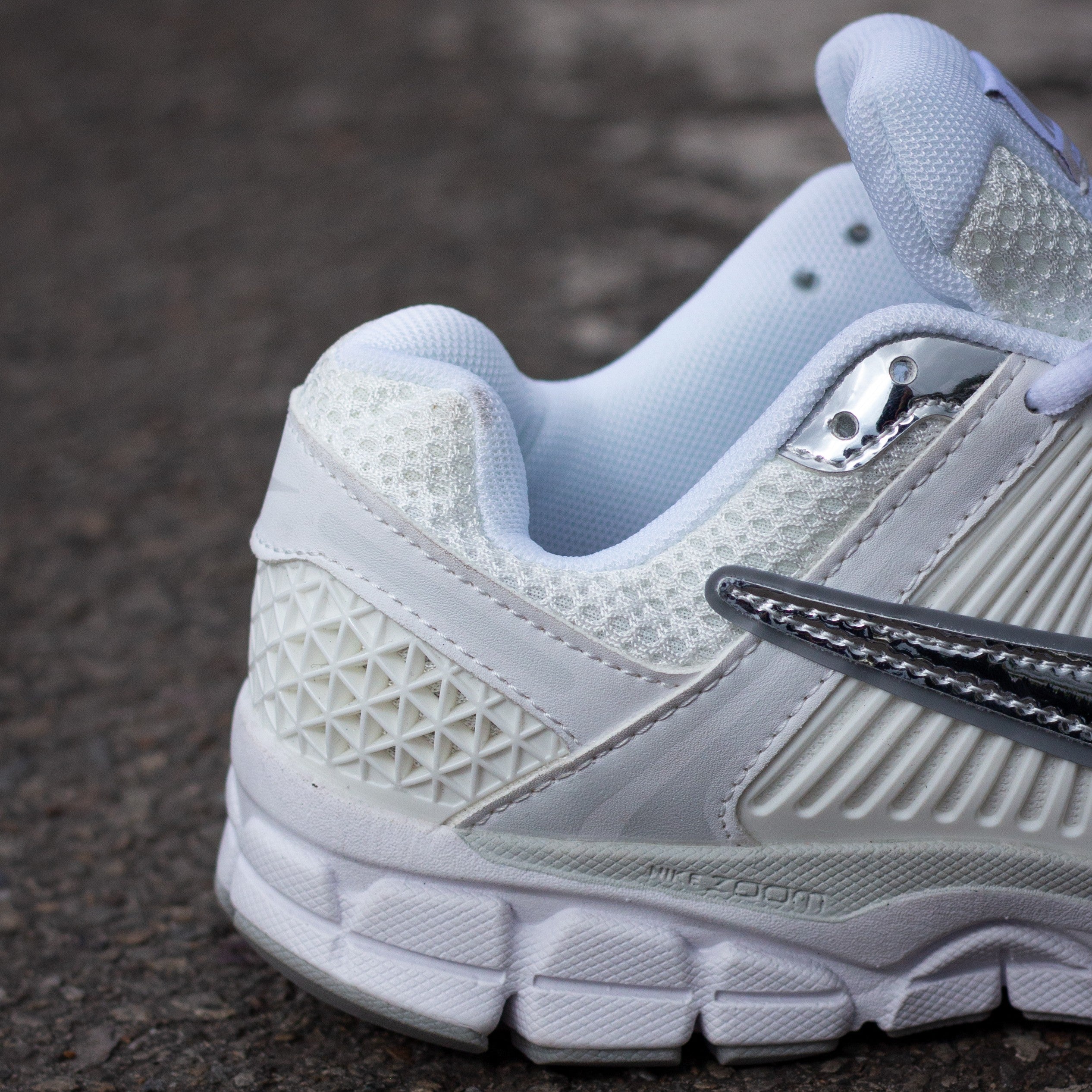 Nike Zoom Vomero 5 / White Silver Metal