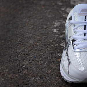 Nike Zoom Vomero 5 / White Silver Metal