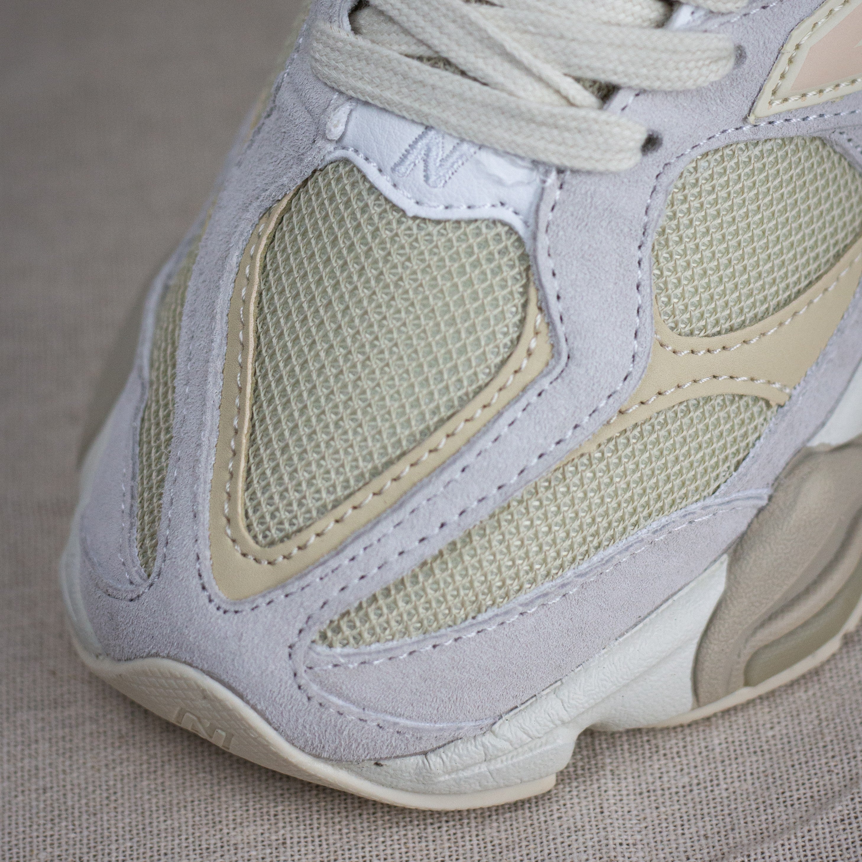 New Balance 9060 / Cloud White Beige